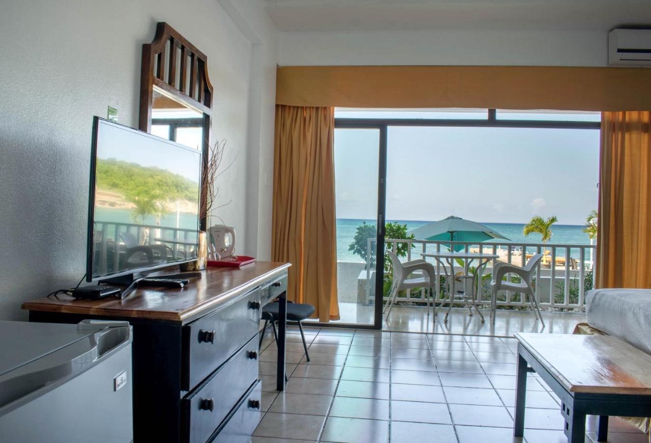 Beach Front Hotel Ocho Rios Buitenkant foto